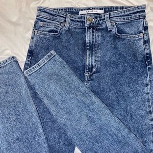 Taylor Hill by Joe’s jeans